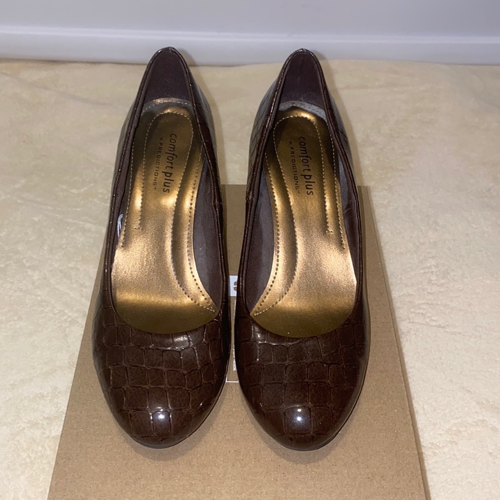 Comfort plus predictions alligator skin printed shoes 6 1/2